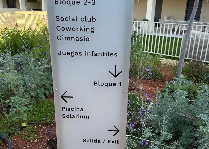 Vistas Al Montgo 아파트 *